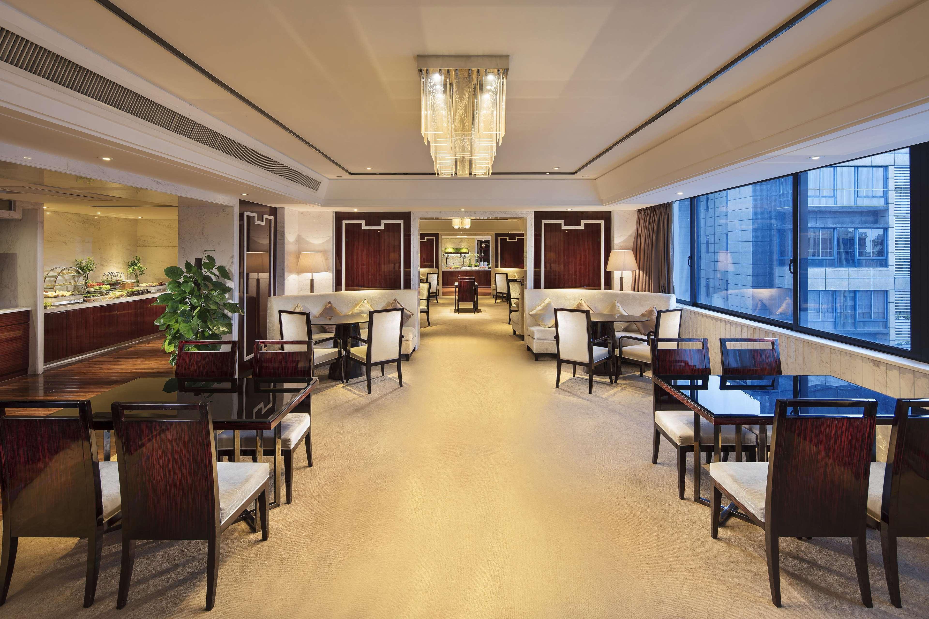 Hilton Foshan - Close To Lecong International Furniture Mall Фошань Экстерьер фото