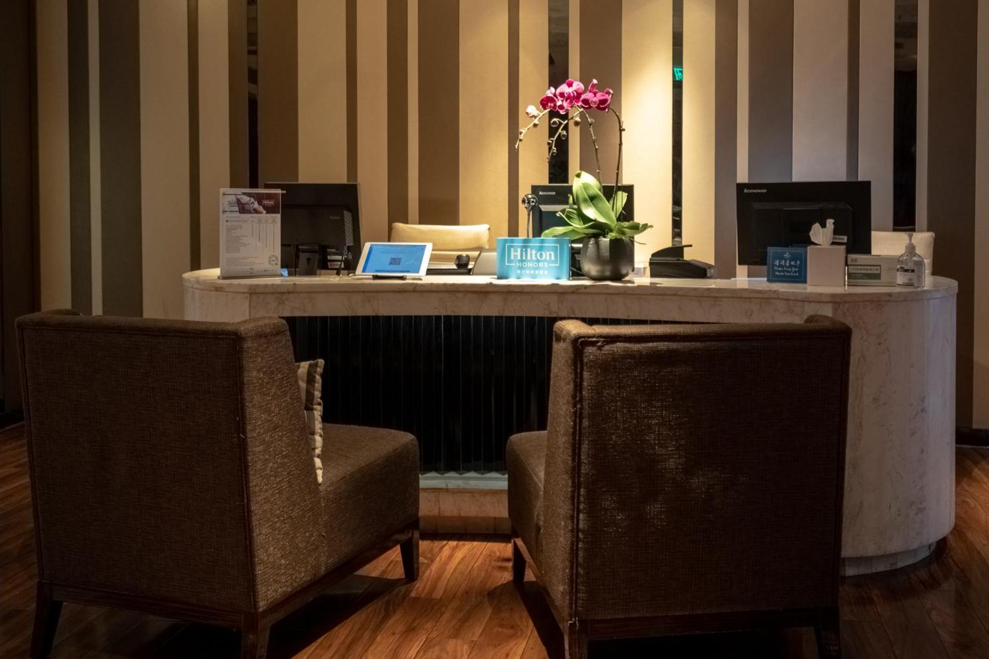 Hilton Foshan - Close To Lecong International Furniture Mall Фошань Экстерьер фото