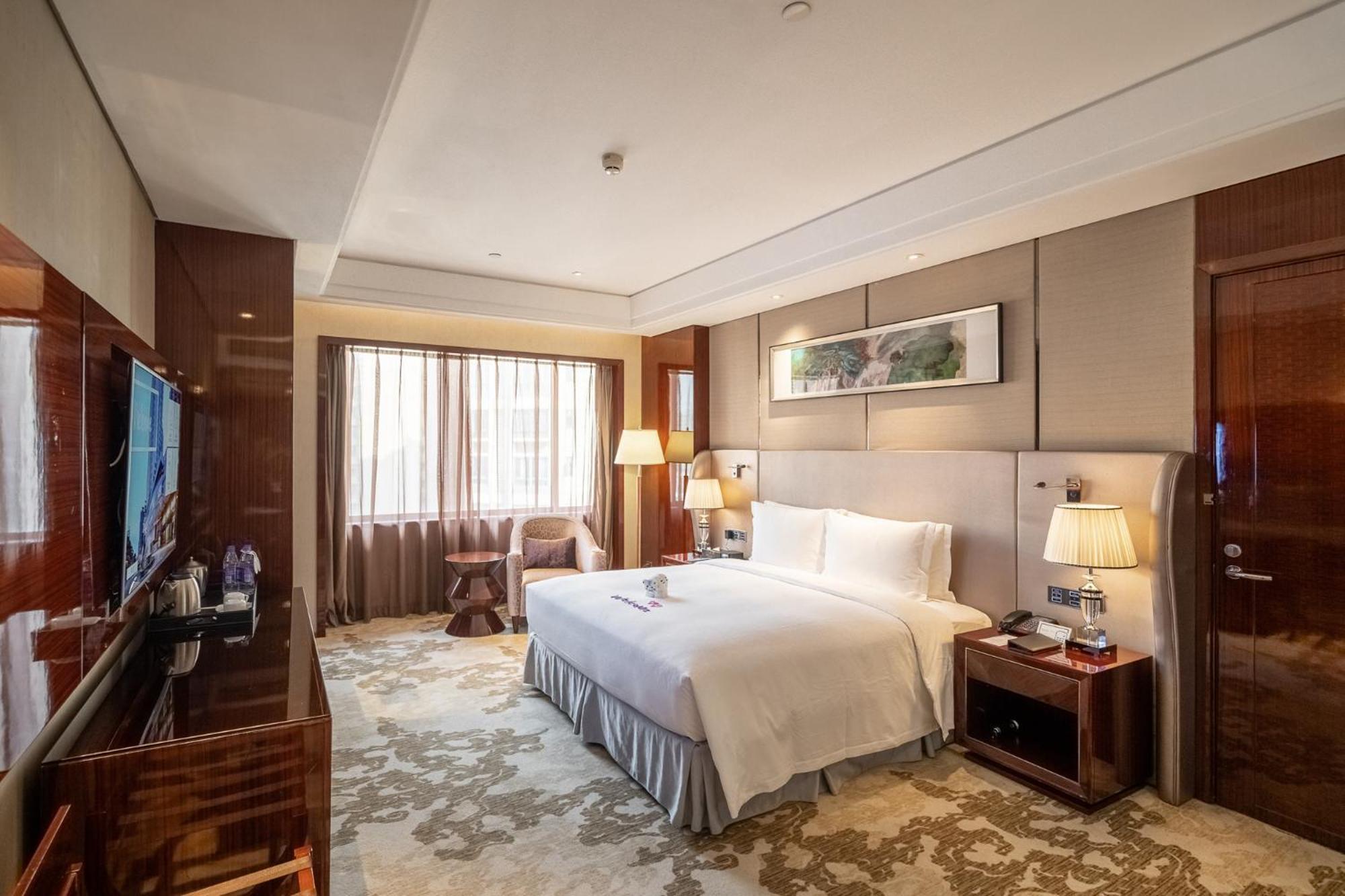 Hilton Foshan - Close To Lecong International Furniture Mall Фошань Экстерьер фото